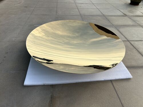 Blog perusahaan terbaru tentang Patung Radiance - Seni Cermin Konkaf Baja Rinsing