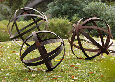 Harga yang bagus Hollow Corten Steel Lawn Ball Rusted Metal Taman Patung Ukuran Custom on line