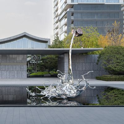 Harga yang bagus Patung Air Mancur Luar Ruangan Stainless Steel Desain Loop untuk Dekorasi on line