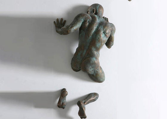 Harga yang bagus Hidup Ukuran Patina Cast Bronze Wall Mounted Man Sculpture on line