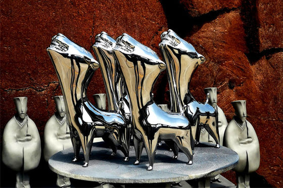 Harga yang bagus Dekorasi Rumah Modern Stainless Steel Patung Hewan Anjing Tertawa Cermin Dipoles on line