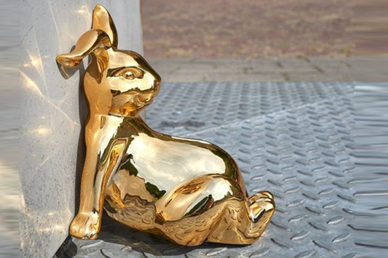 Cermin Emas Stainless Steel Sculpture Kelinci Dekorasi Luar Ruangan Modern