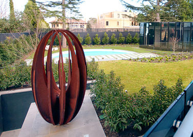 Harga yang bagus Berbagai Ukuran Berongga Corten Steel Patung Rusty Metal Garden Ornament Berbentuk Telur on line