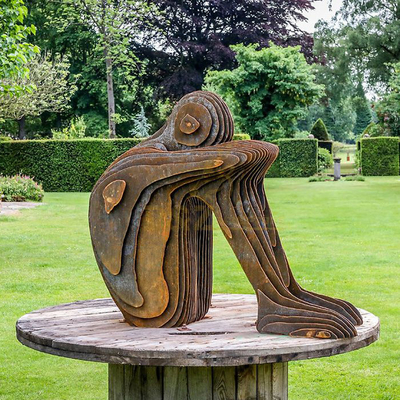 Harga yang bagus Modern Life Size Taman Seni Logam Abstrak Patung Manusia Di Baja Corten Bergaya Kerajinan Logam Modern on line