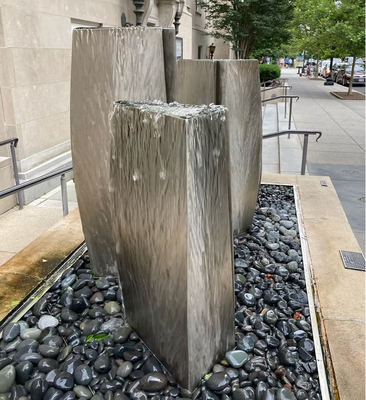 Air Mancur Air Terjun Patung Logam Stainless Steel Luar Ruangan Taman Kustom untuk Dekorasi