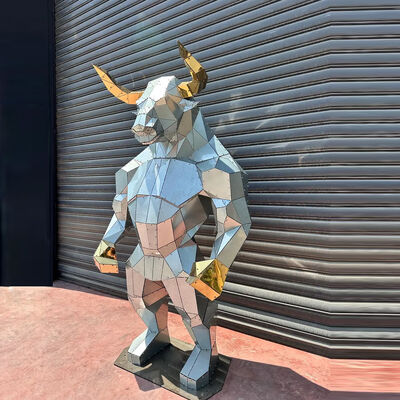 Harga yang bagus Patung Minotaur Stainless Steel Geometris Dengan Cahaya on line