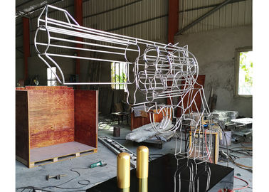 Seni Patung Stainless Steel Besar Gun Kawat Logam Patung Dengan Peluru