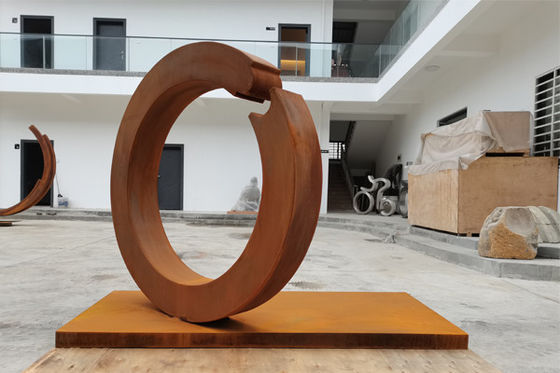 Harga yang bagus 1.5m Tinggi Abstrak Patung Cincin Logam Baja Corten on line